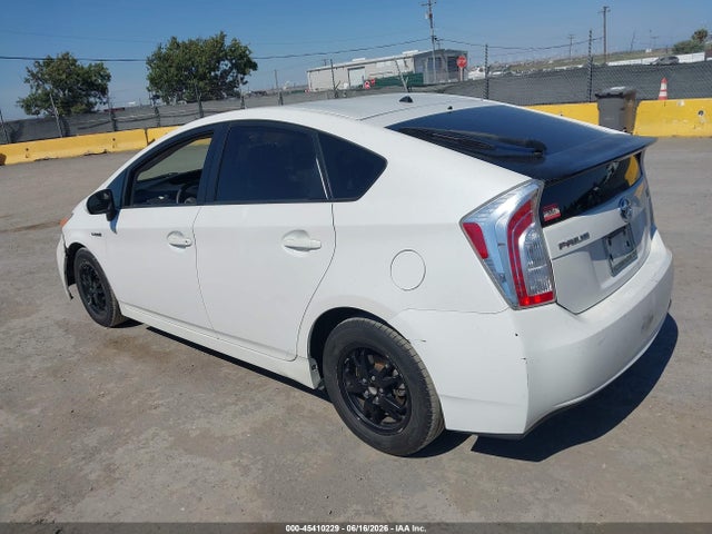 صورة 3 لـ 2012 Toyota PRIUS TWO