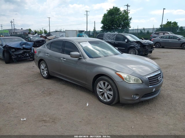 2011 INFINITI M56 