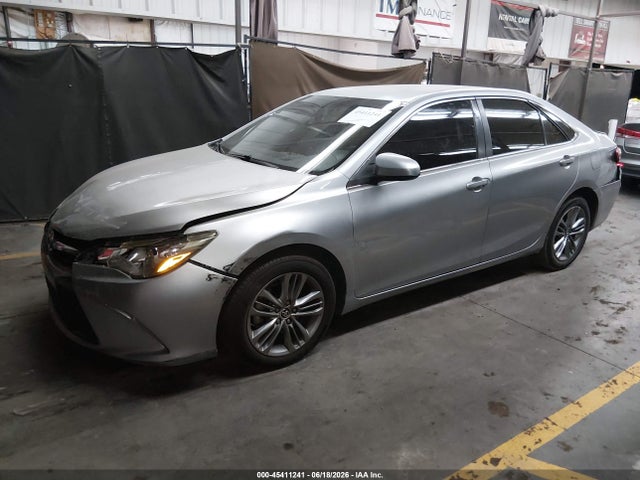 2015 Toyota CAMRY SE photo 2