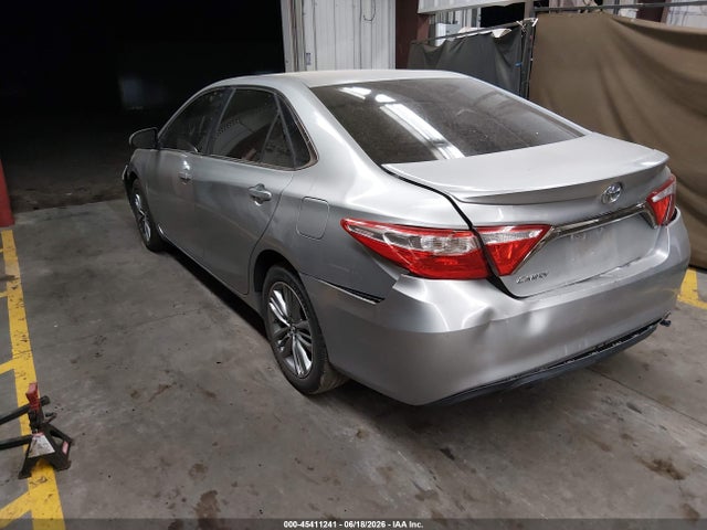 2015 Toyota CAMRY SE photo 3
