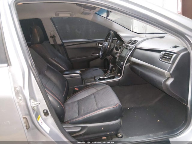 2015 Toyota CAMRY SE photo 5