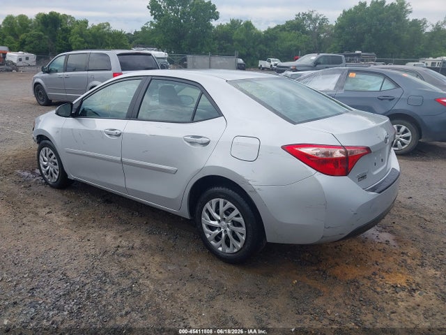 2019 Toyota COROLLA LE photo 3