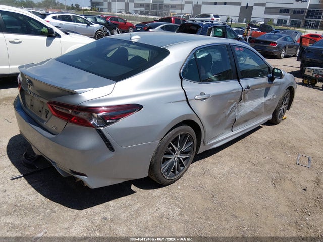 2022 TOYOTA CAMRY SE 4
