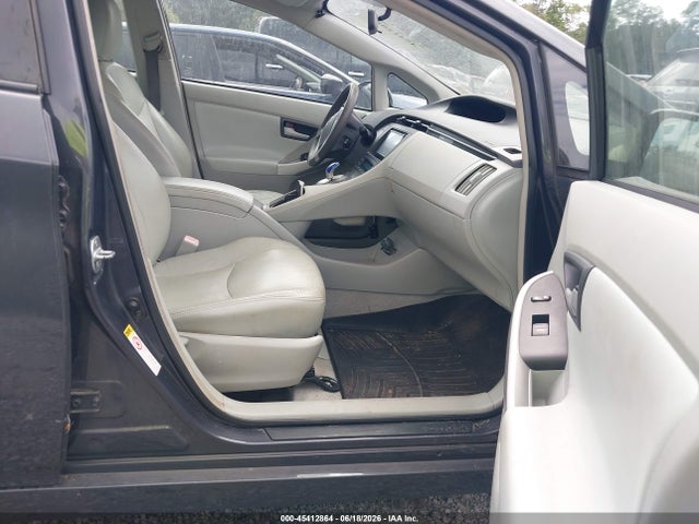 2010 Toyota PRIUS III — фото 5