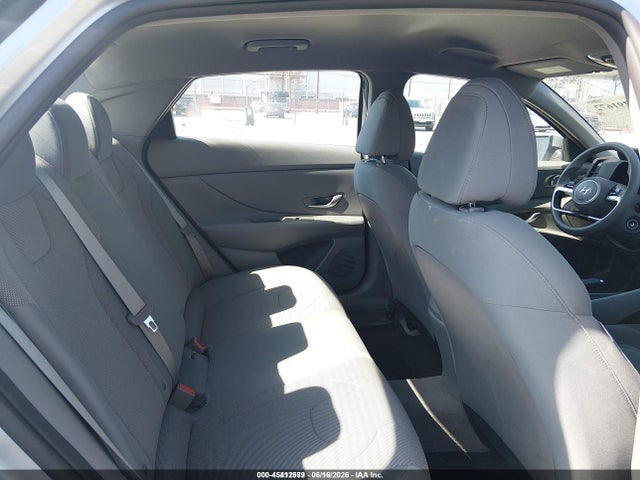 صورة 8 لـ 2021 Hyundai ELANTRA SE