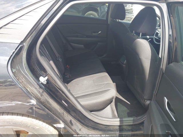 صورة 8 لـ 2022 Hyundai ELANTRA SEL