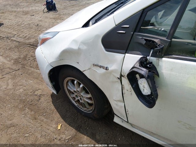 صورة 6 لـ 2016 Toyota PRIUS TWO