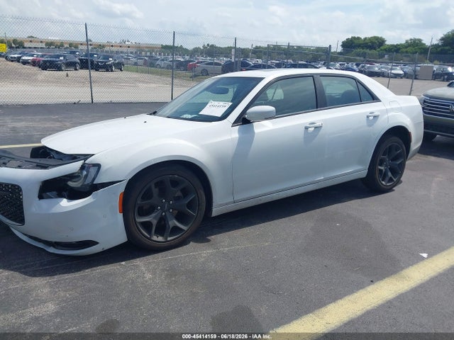 صورة مصغرة 2 لـ 2023 Chrysler 300 300S