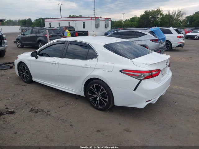 2019 Toyota CAMRY SE photo 3