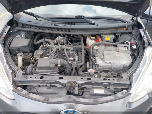صورة 10 لـ 2016 Toyota PRIUS C ONE