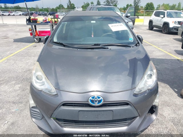 صورة 6 لـ 2016 Toyota PRIUS C ONE