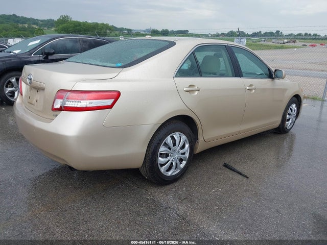 2010 Toyota CAMRY LE photo 4
