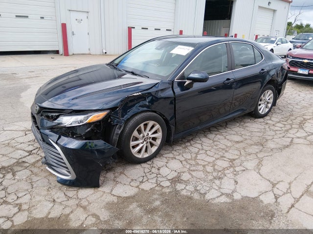 2021 Toyota CAMRY LE — фото 2