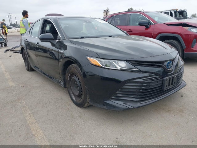 2020 Toyota CAMRY LE HYBRID photo 1