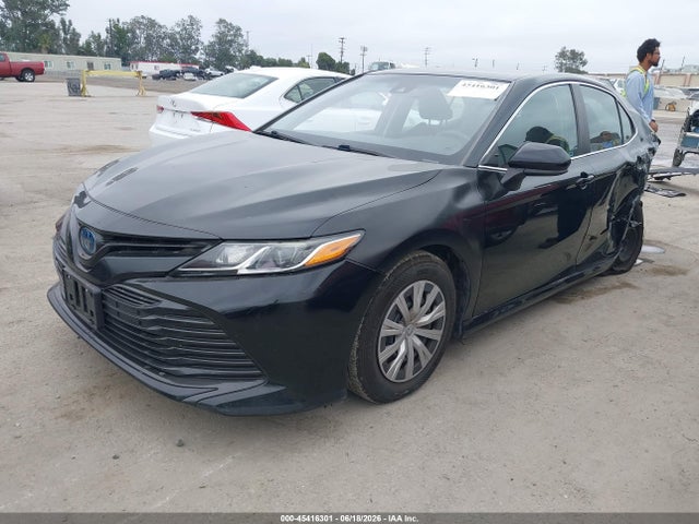 2020 Toyota CAMRY LE HYBRID photo 2
