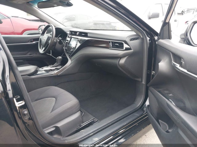 2020 Toyota CAMRY LE HYBRID photo 5