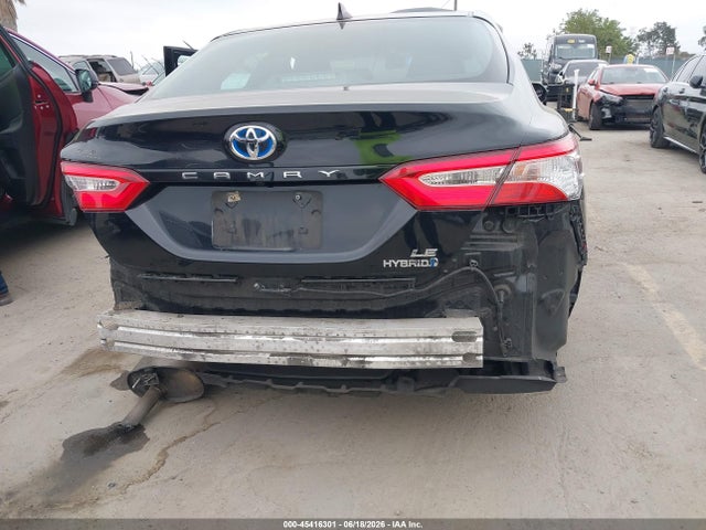 2020 Toyota CAMRY LE HYBRID photo 6