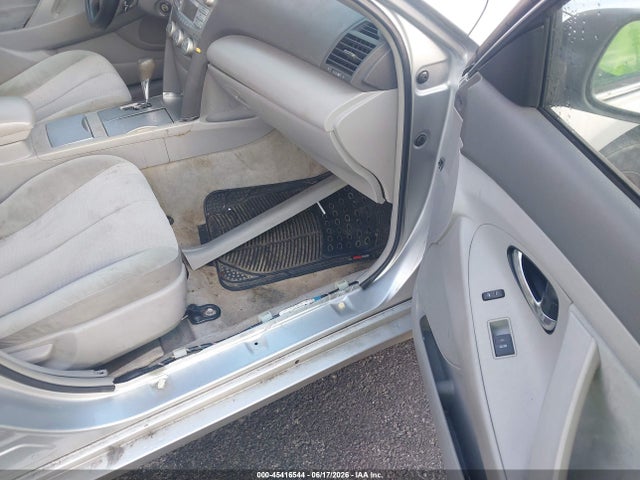 صورة 5 لـ 2011 Toyota CAMRY LE