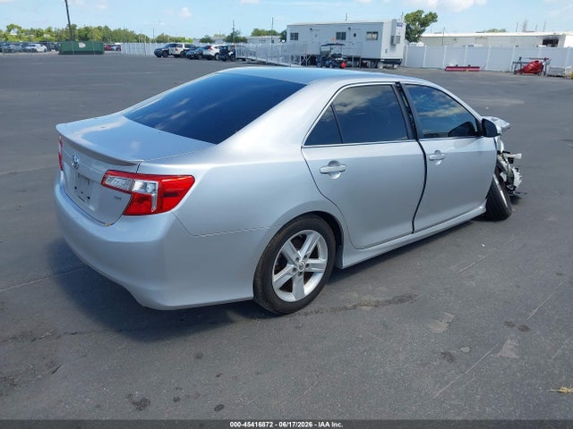 2014 Toyota CAMRY SE photo 4