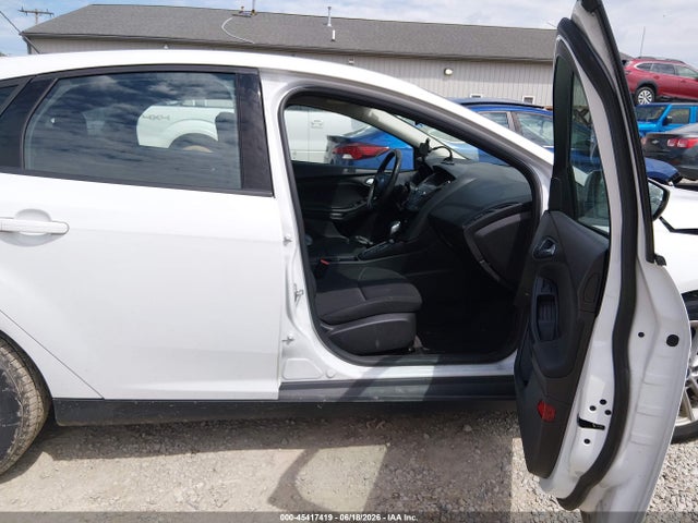 2018 FORD FOCUS SE photo 5