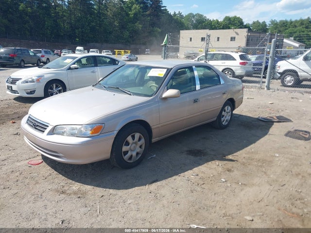 2001 Toyota CAMRY LE photo 2
