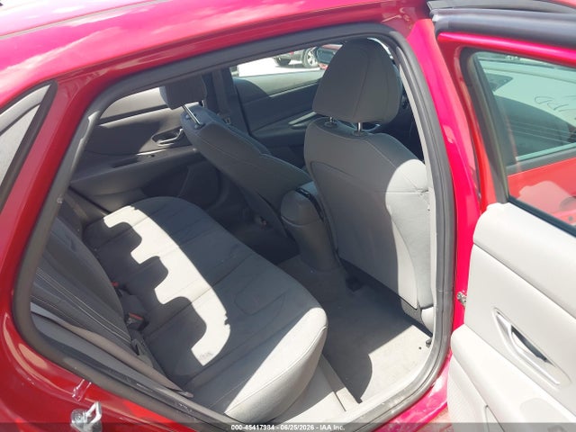 صورة 8 لـ 2022 Hyundai ELANTRA SEL