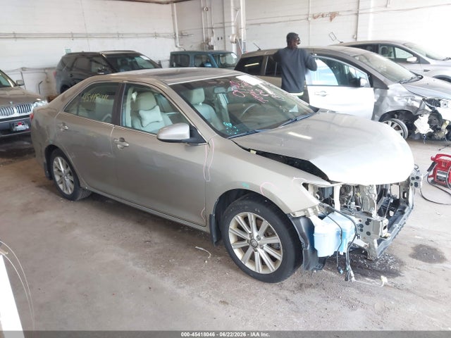 2014 TOYOTA CAMRY XLE