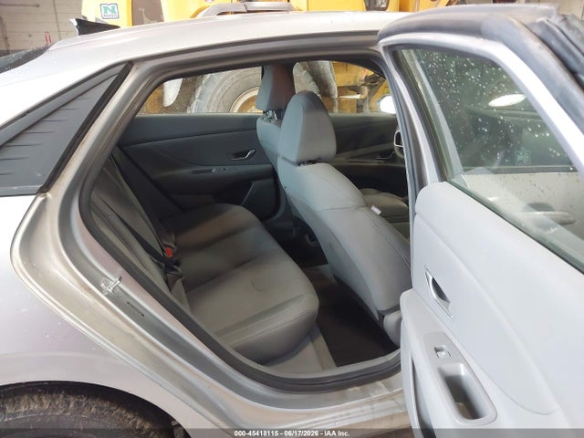 صورة 8 لـ 2021 Hyundai ELANTRA SE