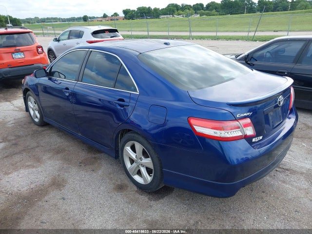 2010 Toyota CAMRY SE photo 3