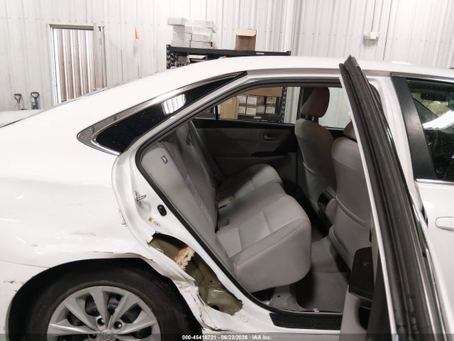2016 Toyota CAMRY LE photo 8