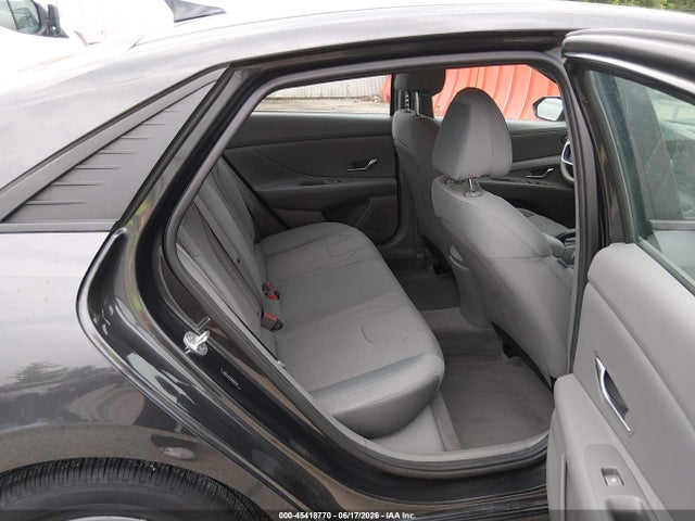 2021 Hyundai ELANTRA SE 照片 8