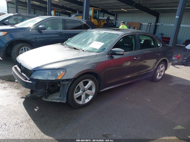 2013 Volkswagen PASSAT 2.5L SE 照片 2