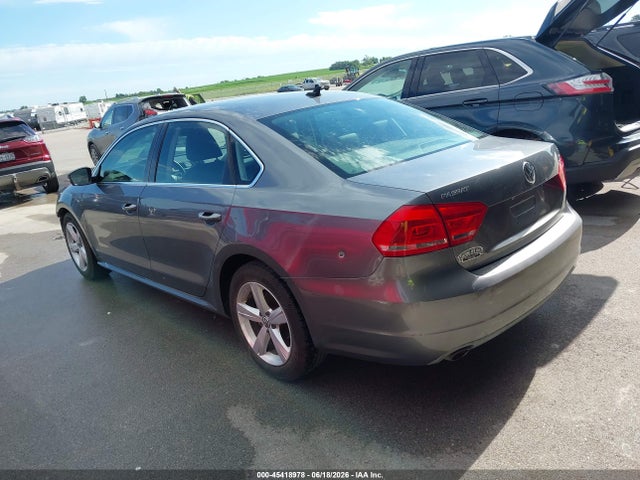 2013 Volkswagen PASSAT 2.5L SE 照片 3