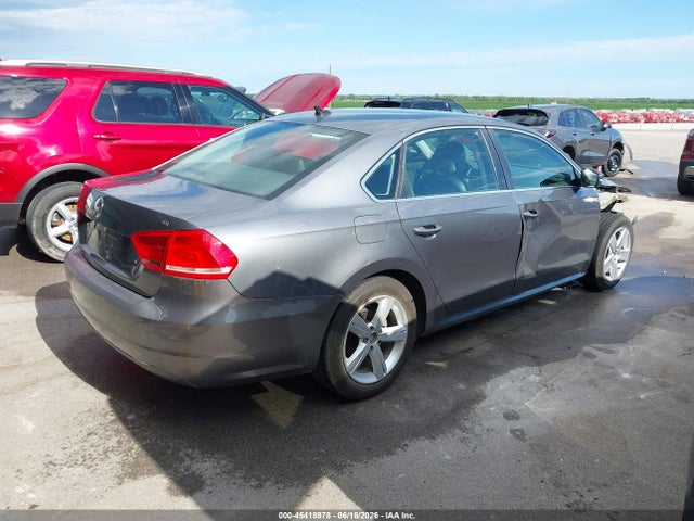 2013 Volkswagen PASSAT 2.5L SE 照片 4