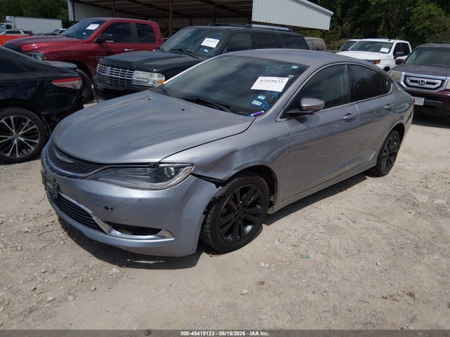 2016 Chrysler 200 LIMITED — фото 2