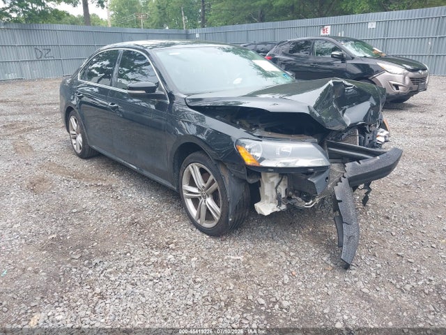 2014 Volkswagen PASSAT 1.8T SE — фото 1