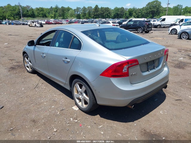2013 Volvo S60 T5/T5 PLATINUM/T5 PREMIER/T5 PREMIER PLUS photo 3
