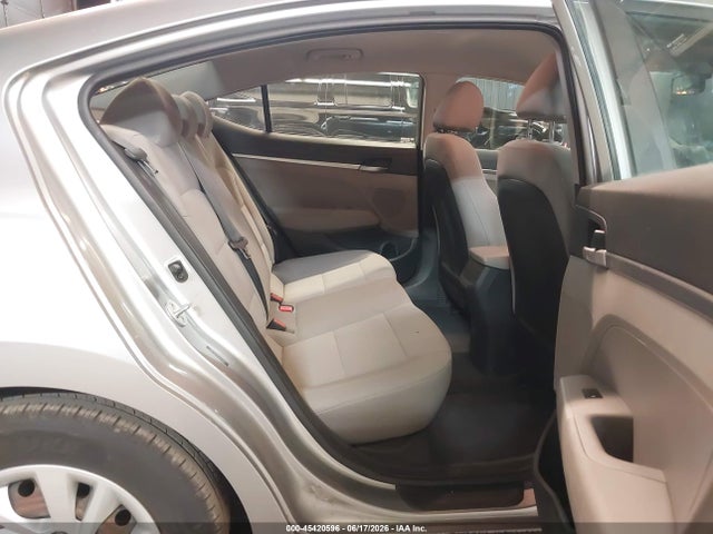 صورة 8 لـ 2020 Hyundai ELANTRA SE