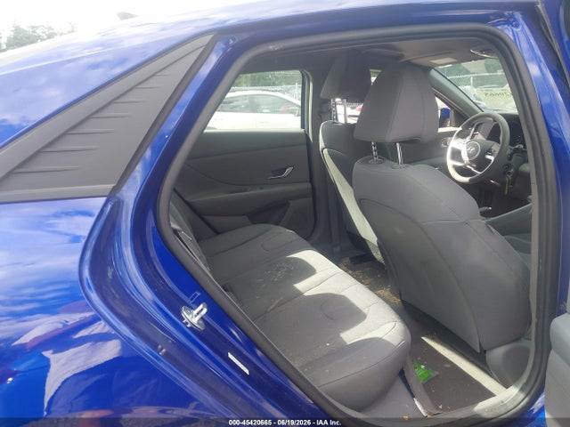 صورة 8 لـ 2021 Hyundai ELANTRA SE