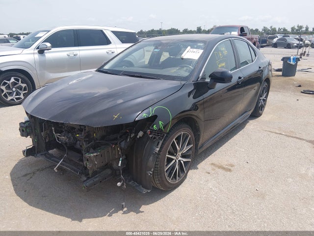 2021 Toyota CAMRY SE photo 2