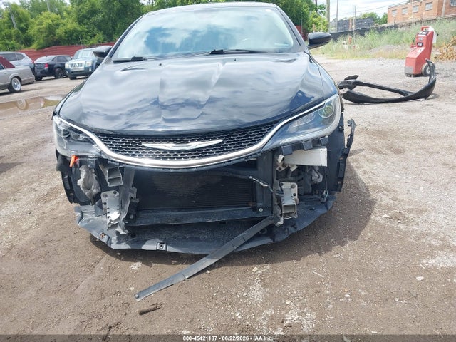 صورة 6 لـ 2015 Chrysler 200 C