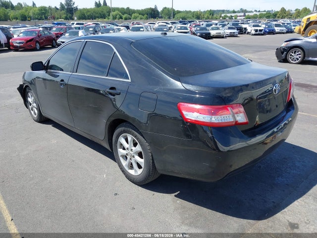 2010 Toyota CAMRY LE — фото 3