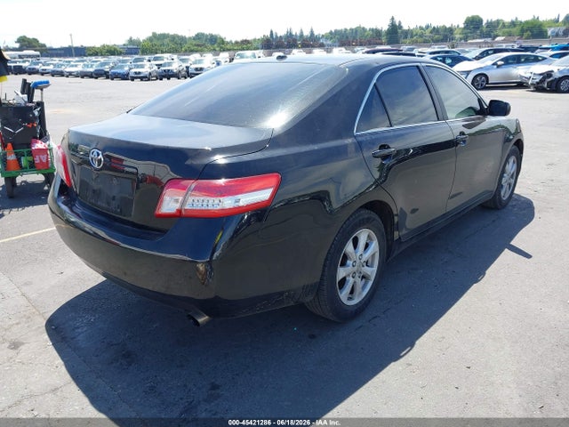 2010 Toyota CAMRY LE — фото 4