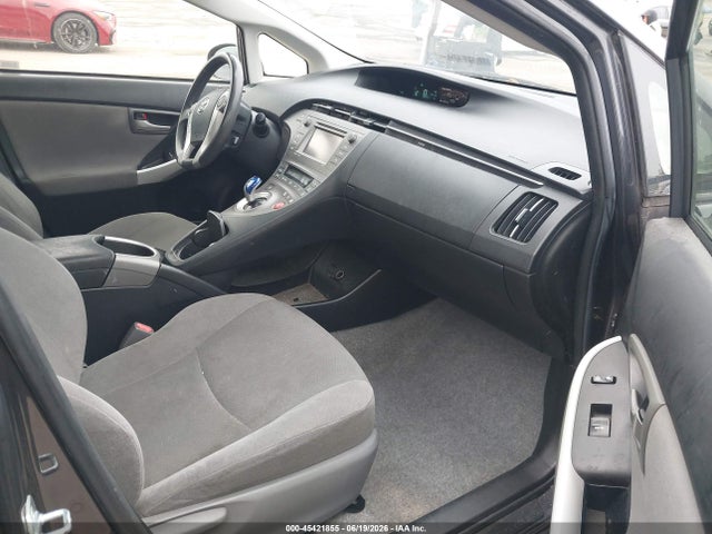 صورة 5 لـ 2014 Toyota PRIUS THREE