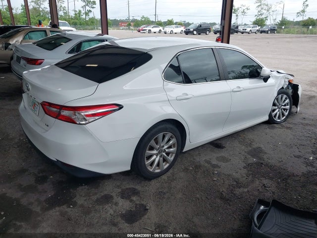 2018 Toyota CAMRY LE photo 4