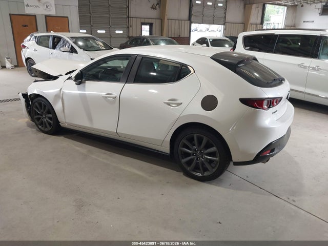 صورة 3 لـ 2021 Mazda MAZDA3 SELECT