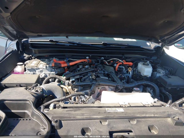 صورة 10 لـ 2025 Toyota TACOMA HYBRID TRD SPORT 4WD