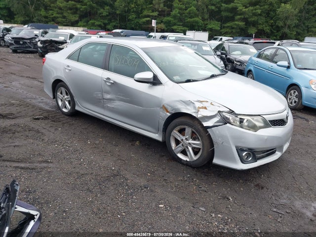 2014 TOYOTA CAMRY SE