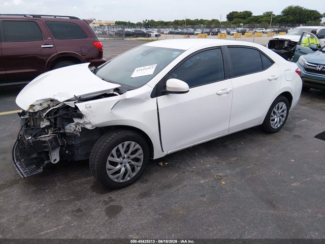2019 Toyota COROLLA LE photo 2