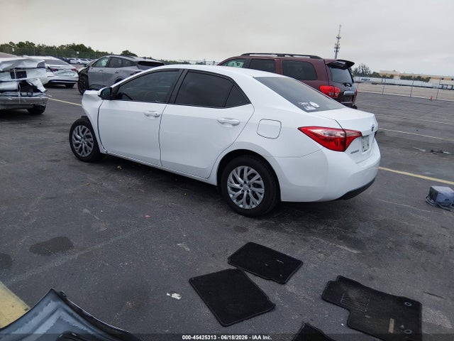 2019 Toyota COROLLA LE photo 3